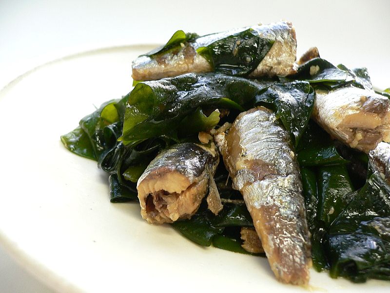 File:Wakame and fish.jpg