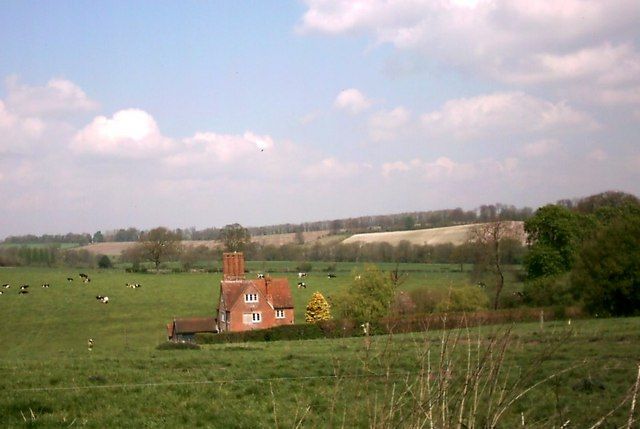 File:Wolfhall Farm - geograph.org.uk - 1141700.jpg