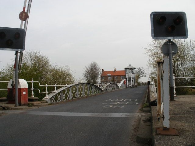 File:Cawood Bridge - geograph.org.uk - 1238496.jpg