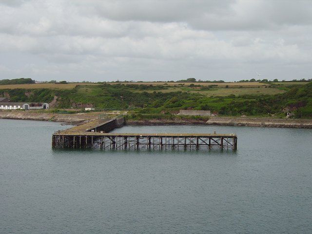 File:Disused pier - geograph.org.uk - 211554.jpg