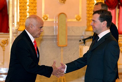 File:Dmitry Medvedev with Hugo José García Hernández.jpg