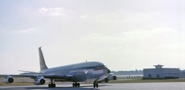 File:Northwest Airlines Boeing 707 Groves N724US.jpg