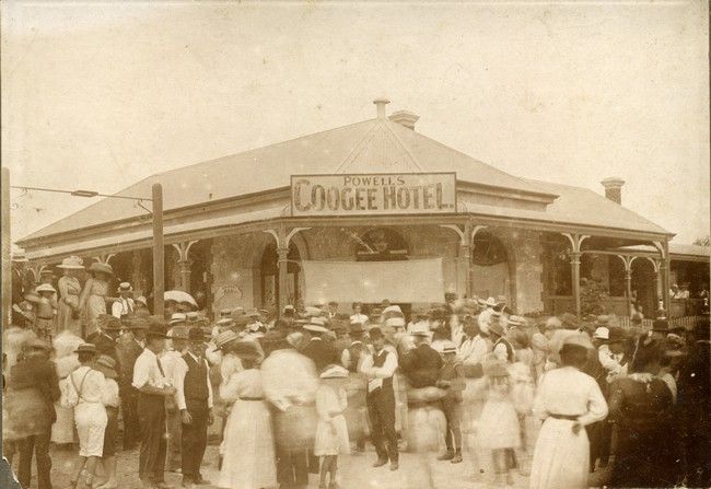 File:Picnic at Powell's Coogee Hotel c1905.jpg