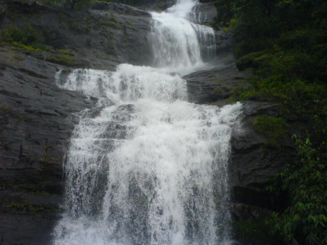 File:Chalakudy at athirappilly.jpg