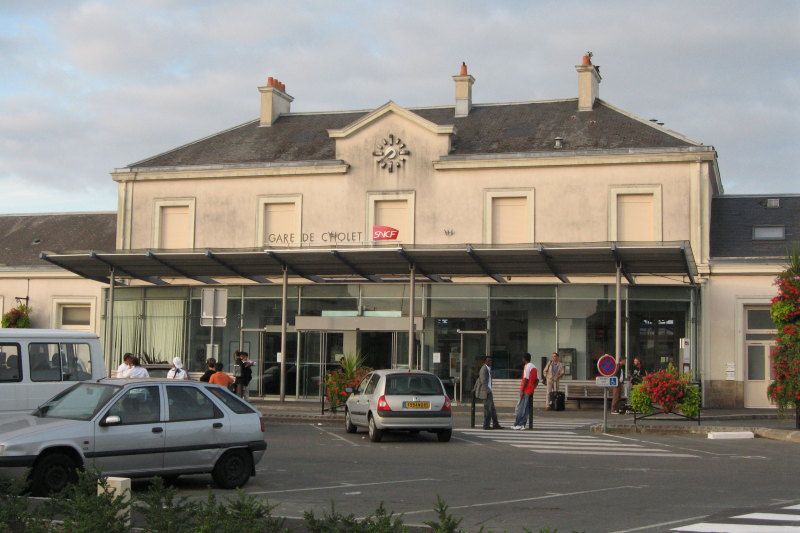 File:Gare de Cholet par Cramos.jpg