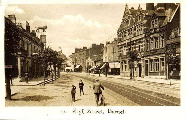 File:High Street Barnet with the Red Lion.jpg