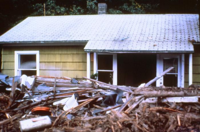 File:Home destroyed by 1980 St Helens eruption1.jpg