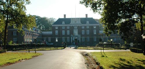 File:SlotZeist.jpg