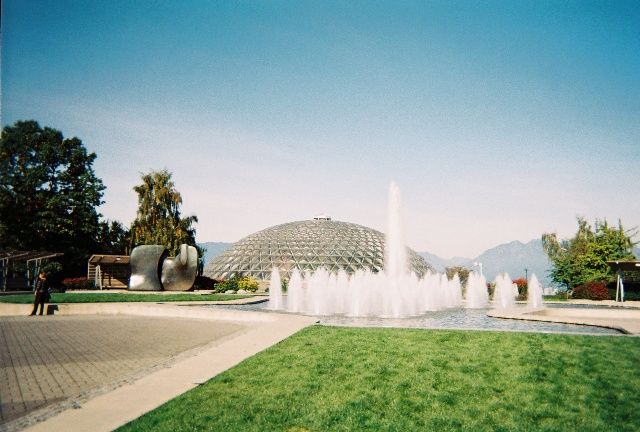 File:Bloedel with fountains.jpg