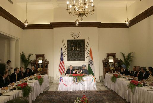 File:Bush Manmohan Singh CEO Meeting.jpg