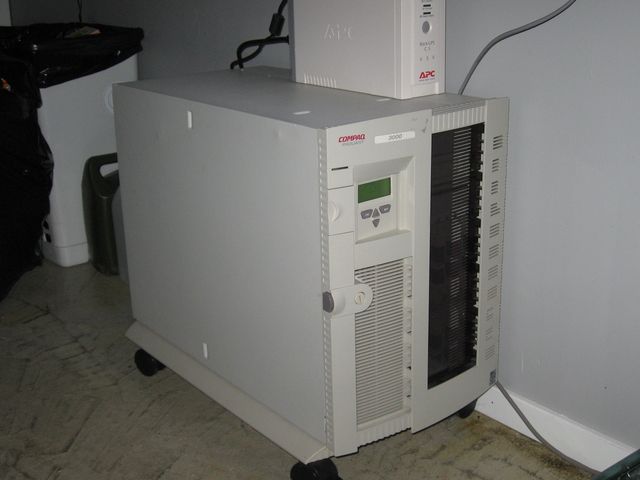 File:Compaq Proliant 2000.jpg