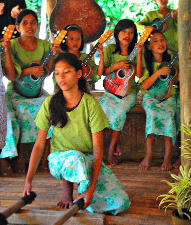 File:Dancing in Bohol, Philippines.png