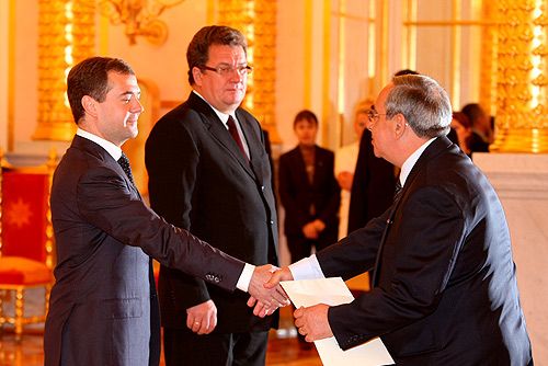 File:Dmitry Medvedev with Afif Safieh.jpg