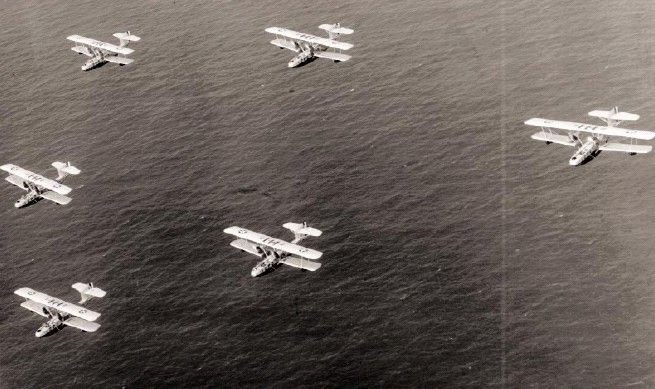 File:Douglas PD-1 formation VP-2 1930.jpg