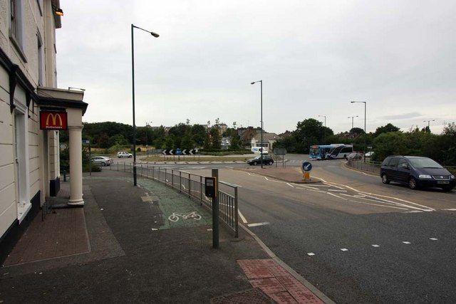 File:Roundabout (geograph 1489954).jpg