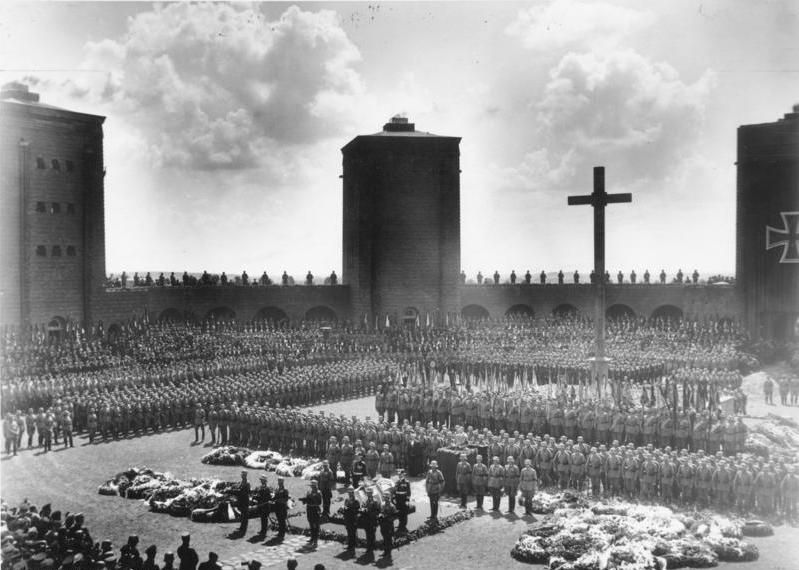 File:Bundesarchiv Bild 183-2006-0429-502, Tannenberg-Denkmal, Beisetzung Hindenburg.jpg