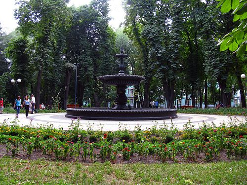 File:Fountain in Mariyinsky Park.jpg