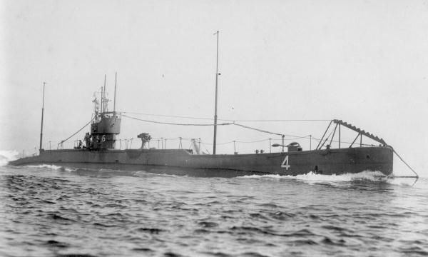 File:Japanese submarine Ro56 around 1925.jpg