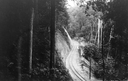 File:Mayumbe-Tranchée-1930.jpg