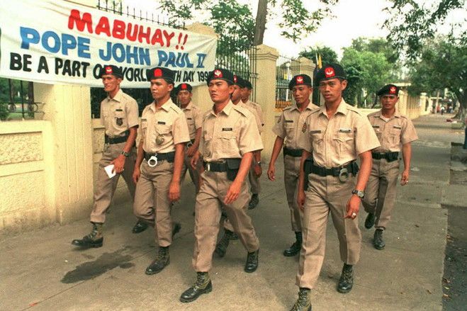 File:PNP SAF operators in 1995.jpg