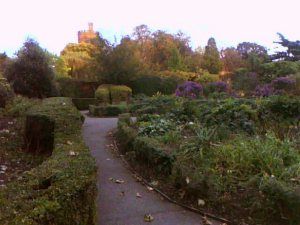 File:Park Hill, Croydon- walled garden.jpg