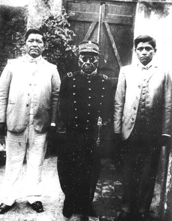 File:Ceferino Namuncura y su padre.jpg