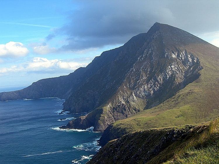 File:Croaghaun cliff.jpg