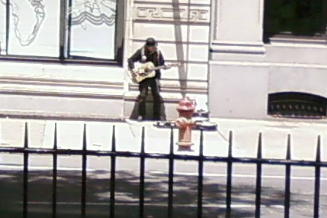 File:Guitaronstreet.jpg