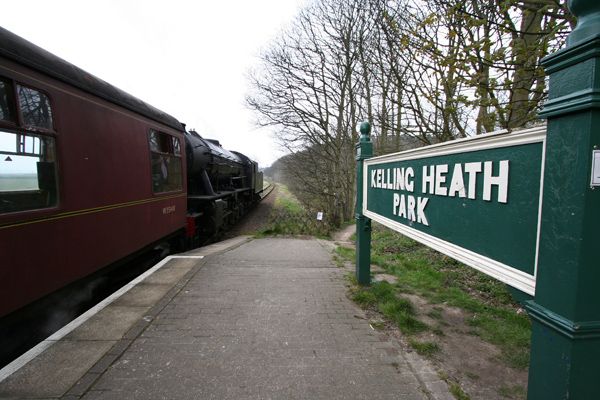 File:Kelling Heath Halt.jpg