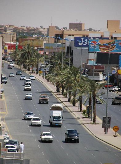 File:King Abdulaziz Road, Unaizah.jpg