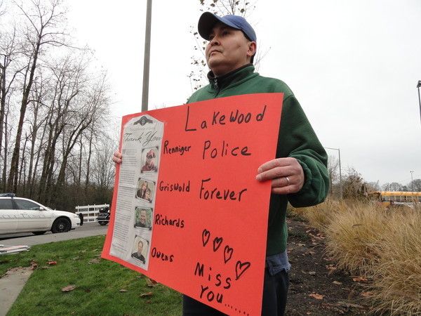 File:Lakewood police memorial 2.jpg