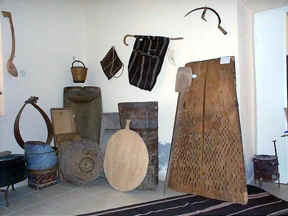 File:Macedonian Museums-53-Laografiko Polygyroy-235.jpg