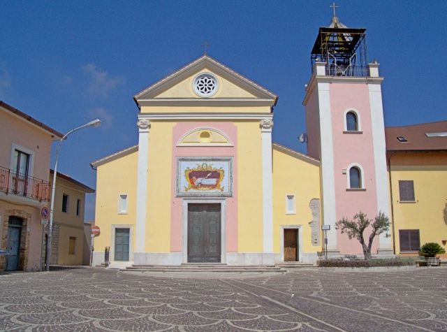 File:Pesco Sannita - Chiesa del Salvatore.jpg