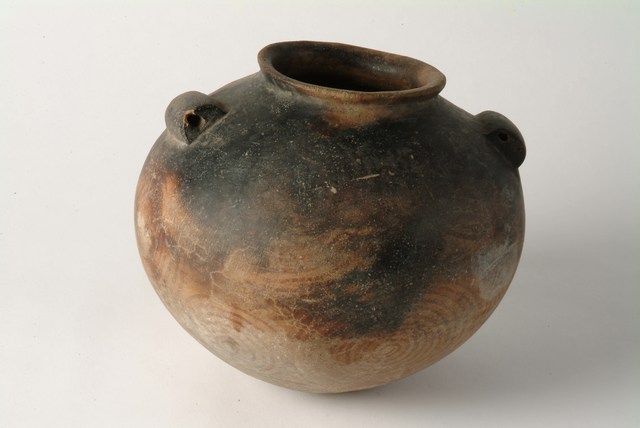 File:Pre-dynastic Naqada cooking pot HARGM 9833.JPG