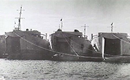 File:RAN LSTs 1946 301835.jpg