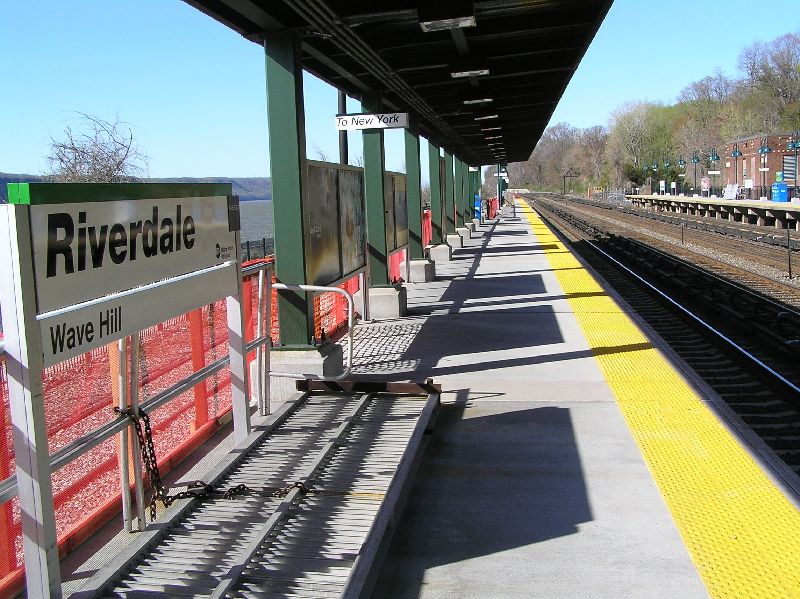 File:Riverdale train station.jpg