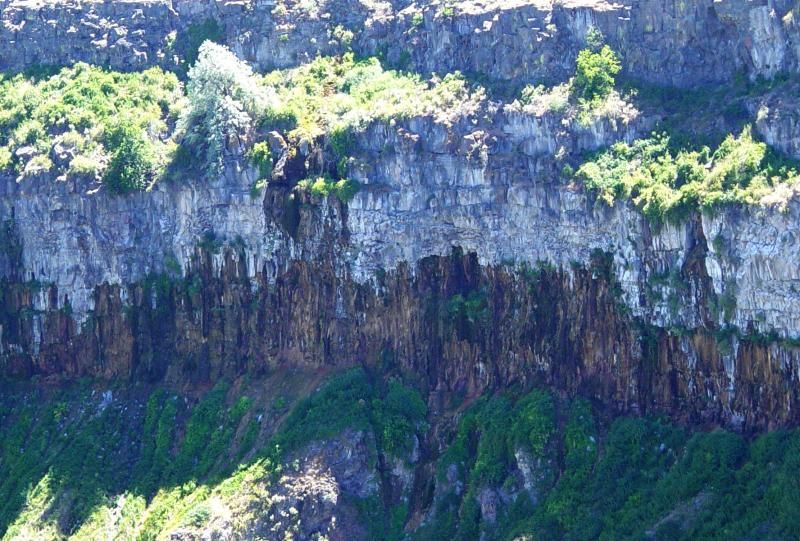 File:Weeping wall in Snake River Canyon.jpeg