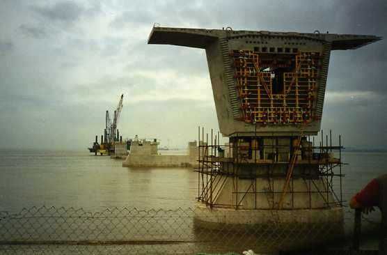 File:Building the Second Severn Crossing - 1993.jpg