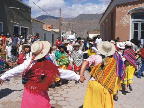 File:Carnavalito en Humahuaca.jpg