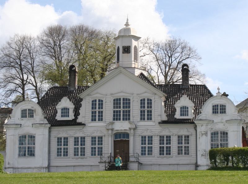 File:Damsgaardhovedgaard.jpg