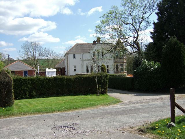 File:Holywell House - geograph.org.uk - 405789.jpg