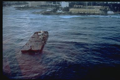 File:Morris J. Berman oil spill Jan1994.jpg