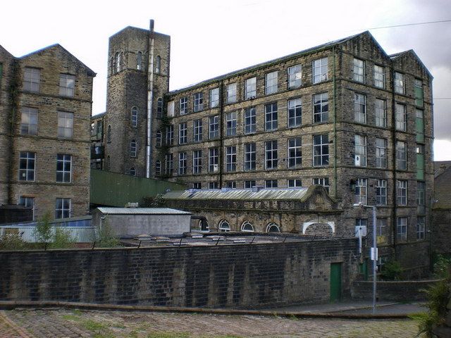 File:New Mills - geograph.org.uk - 1460074.jpg