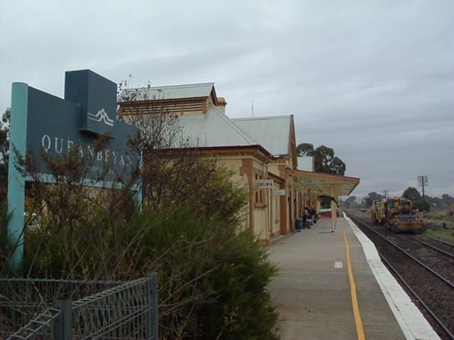 File:Queanbeyan railway station, nsw.jpg