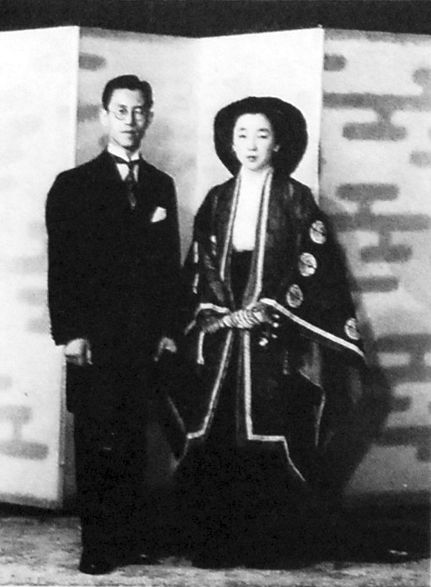 File:Takatsukasa Wedding 1950.jpg