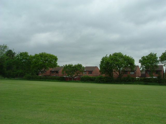 File:Wood End, Atherstone playing Field.jpg