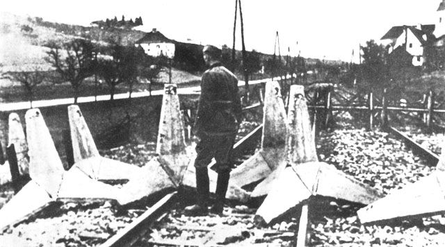 File:Yugoslav obstacles across railway tracks.jpg