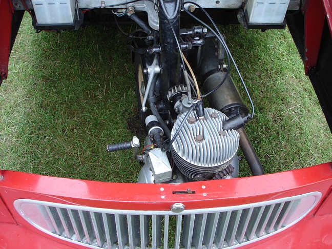 File:Bond minicar engine bay 1959.jpg