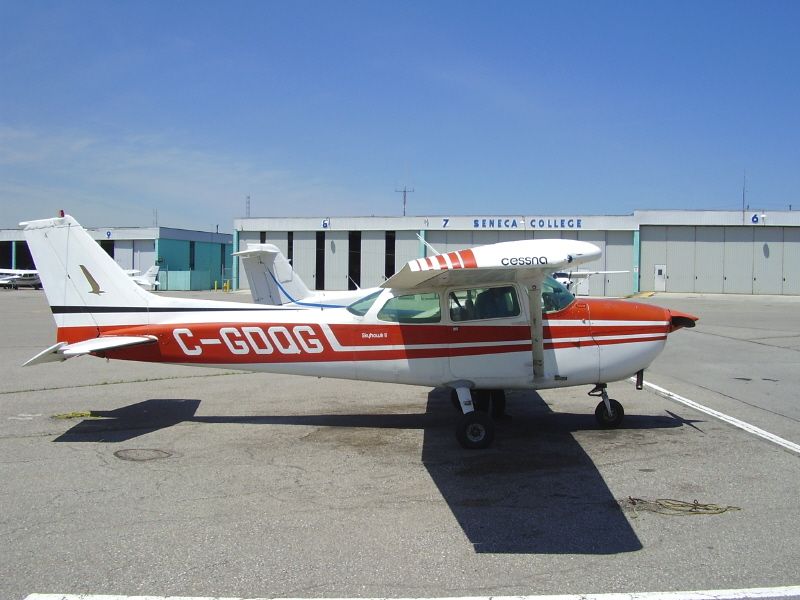 File:Cessna 172 C-GDQG.jpg