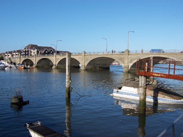 File:Cobden Bridge.jpg